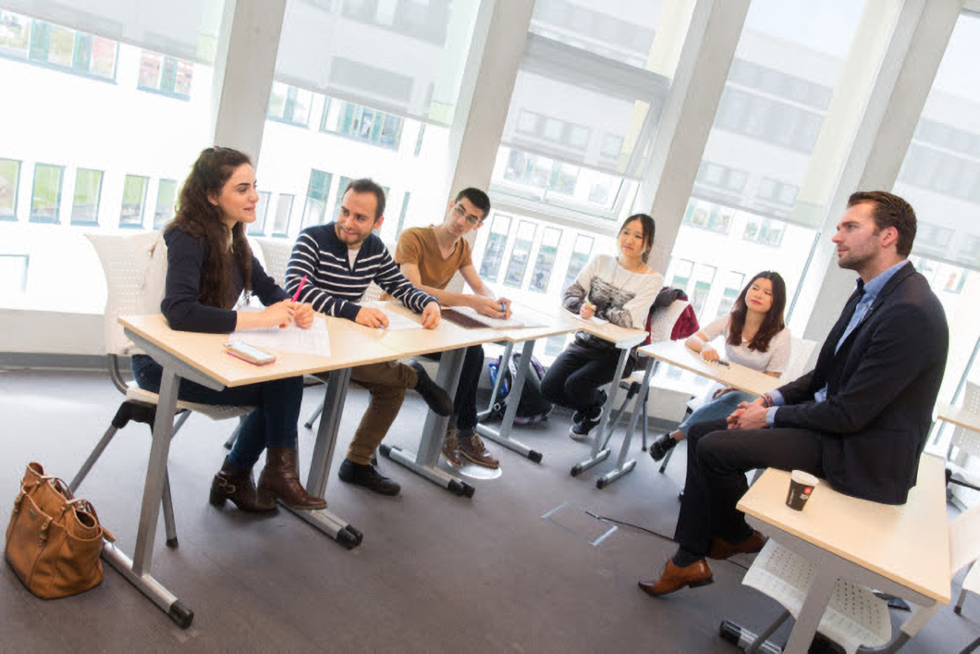 Conosci il sistema scolastico Olandese, i suoi vantaggi e come Goingdutch può aiutarti a navigare tra le università olandesi e i corsi disponibili.